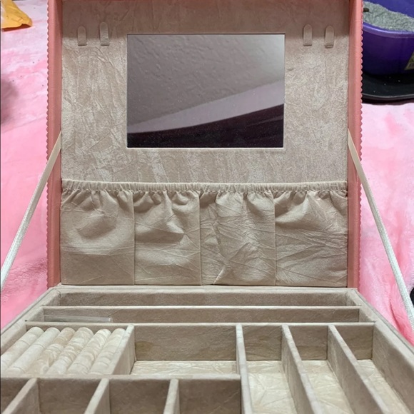 Swarovski Hello Kitty jewelry box. - Picture 3 of 8